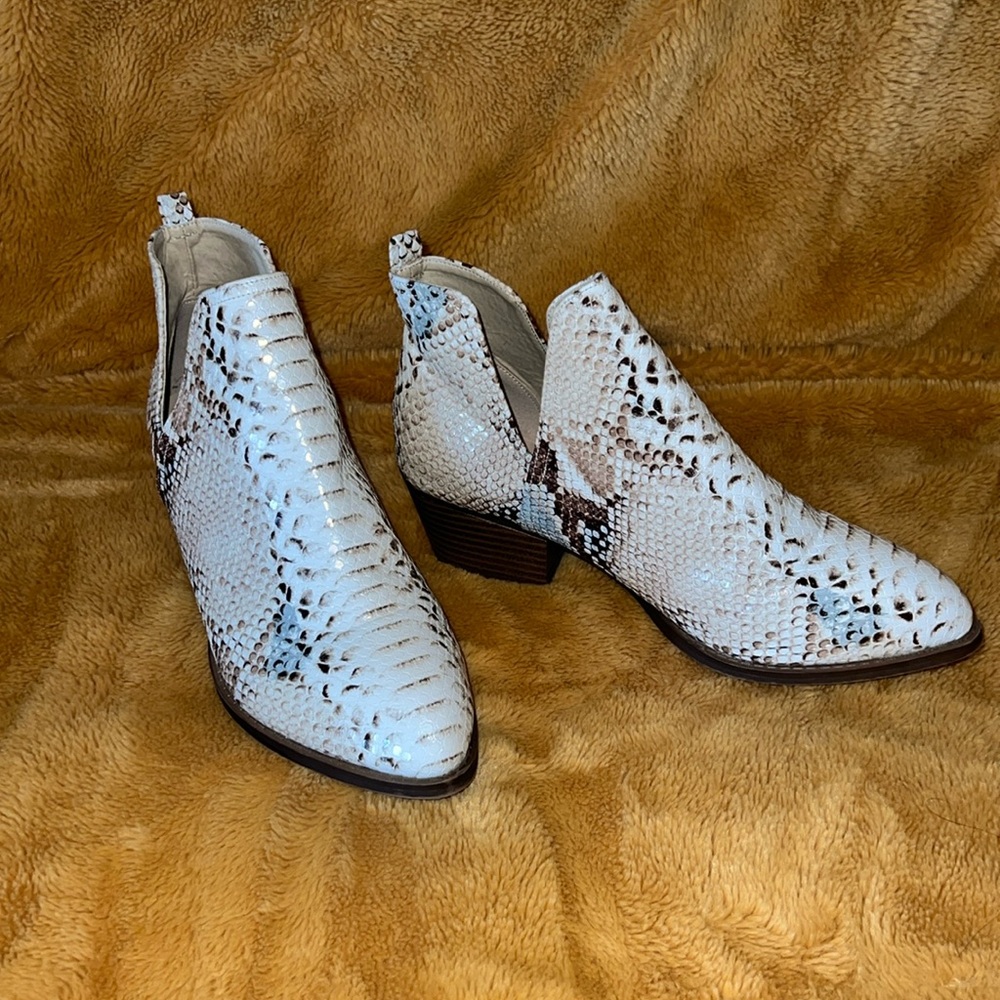 CL by Laundry booties faux snakeskin super comfy!!